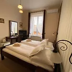 Tiberia Πανσιόν 4*