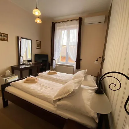 Tiberia Konukevi 4*