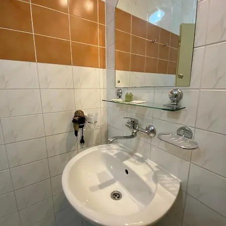 Konukevi Tiberia 4*
