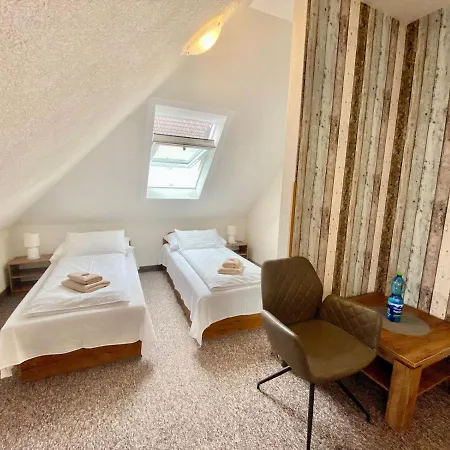 Tiberia Pensión Trenčín