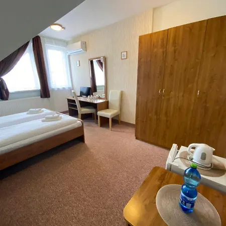 Tiberia Pensión Trenčín