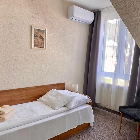 Tiberia Konukevi 4*