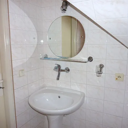 Tiberia Konukevi 4*