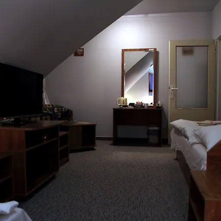 Tiberia Pensión Trenčín